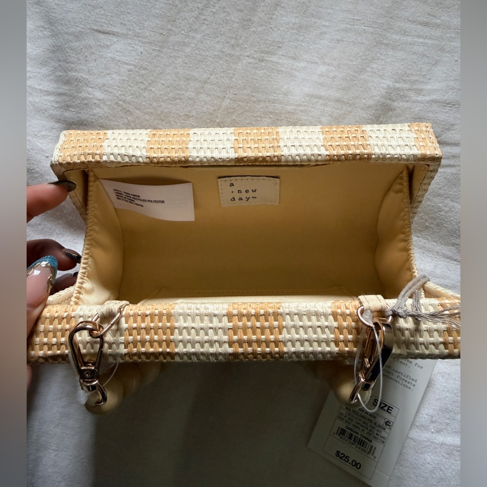 Mini Hardshell Straw Clutch Pouch - Picture 3 of 4